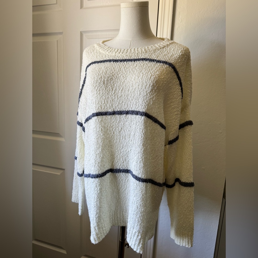 BiBi Cream & Blue Textured Sweater Size Large